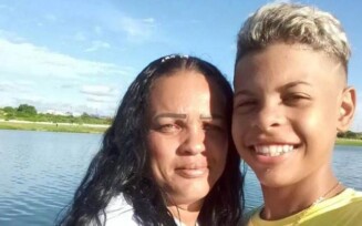 Vídeo: parente de vítimas filmou momento do naufrágio no Rio Jacuípe; vítimas estavam em um barco muito pequeno