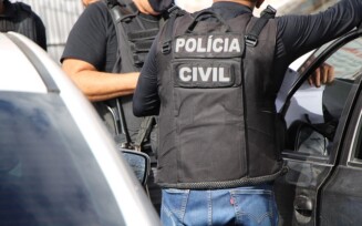 Mulher é presa suspeita de acorrentar filho de 12 anos em casa na cidade de Curaçá