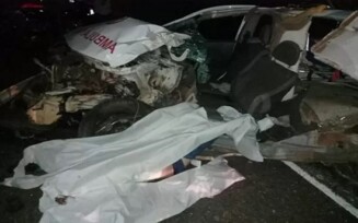 Ambulância colide com ônibus e carro na BA-617; acidente deixa três vítimas fatais