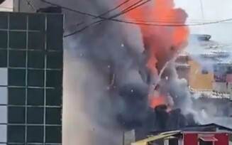 Barraca de fogos pega fogo em centro de cidade baiana