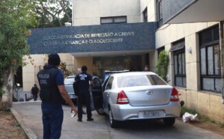 Idoso é detido em flagrante por perseguir adolescente de 13 anos em shopping de Salvador