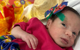 Hospital da Mulher promove ensaio fotográfico junino para bebês
