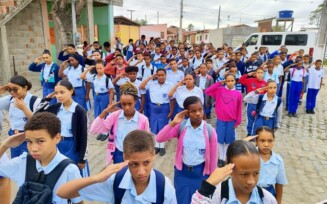 Ministros esclarecem sobre encerramento de apoio ao programa das escolas cívico-militares