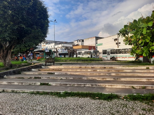 Praça da Sé: Retrato do abandono 