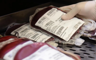 Governo sanciona lei que garante atendimento prioritário para doadores de sangue, autistas e pessoas com mobilidade reduzida