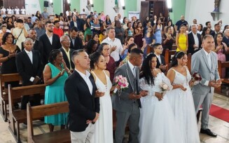 Casais participam de casamento comunitário na Paróquia Santo Antônio