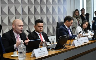 Hacker confirma encontro com Bolsonaro e revela promessa de indulto