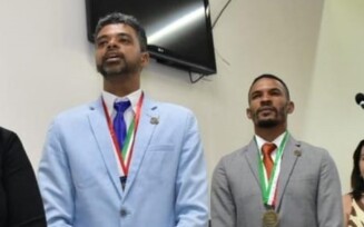 Líder de projeto social e dirigente de liga esportiva recebem medalha da Câmara