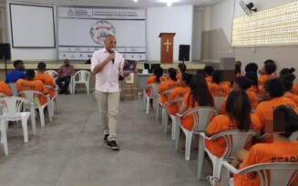 Projeto promove ressocialização de detentos por meio da leitura e escrita em Feira de Santana