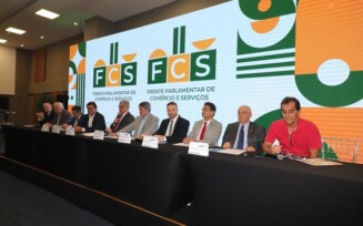 Lideranças políticas e Frente Parlamentar de Comércio e Serviços debatem reforma tributária em Salvador