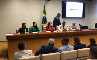 Radialista Dilton Coutinho, empresários  e autoridades civis homenageiam Feira de Santana em Brasília