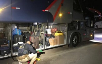 Passageira de ônibus é detida transportando drogas durante operação da PRF