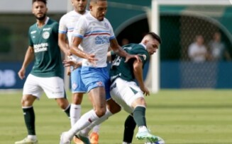 Com show de Everaldo e jogo com dez gols, Bahia vence o Goiás e deixa a zona de rebaixamento