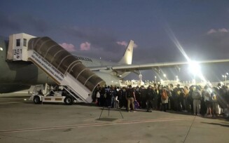 Primeiro avião de resgate parte de Tel Aviv trazendo 211 brasileiros