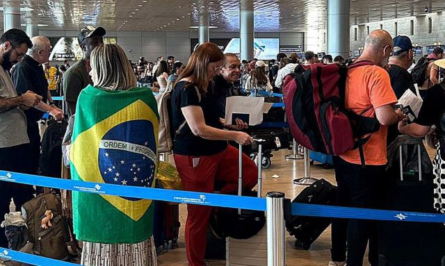  primeiro avião de resgate trazendo brasileiros de Israel pousou em Brasília
