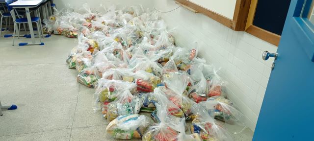 doação de cestas básicas - Dia das Crianças no bairro Aviário