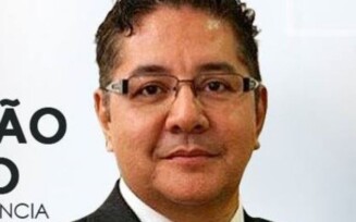 médico cirurgião plástico César Kelly Villafuerte Velez