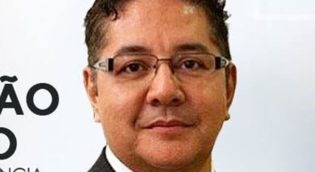  médico cirurgião plástico César Kelly Villafuerte Velez