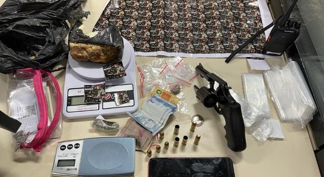 Rondesp Leste apreende arma de fogo, munições e drogas em Feira de Santana