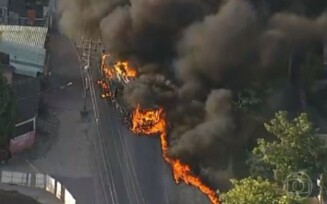 35 ônibus e 1 trem queimados