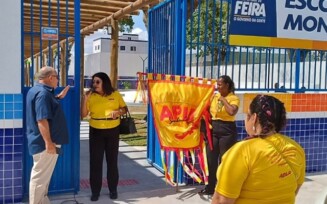 Reinauguração de escola municipal é marcada por confusão entre secretário e integrantes da APLB Feira