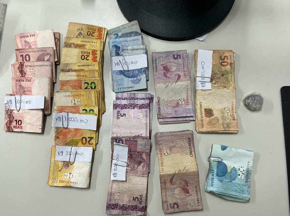 Cadeirante flagrado com R$ 4,2 mil reais é suspeito de arrecadar dinheiro da venda de drogas em paredão no Nordeste de Amaralina