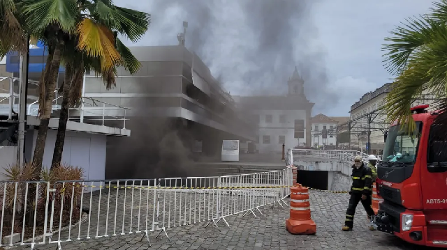 Incêndio atinge Prefeitura de Salvador e Elevador Lacerda é fechado