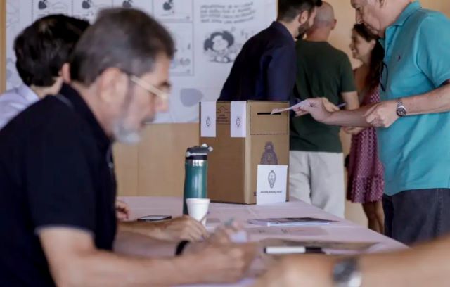 Eleitores argentinos no Brasil vãos as urnas em dez consulados 