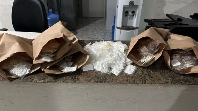 PRF apreende papelotes de cocaína
