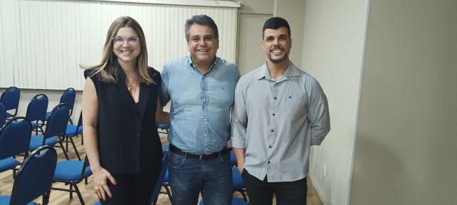 secretários Renata Maia e Wilson Falcão e o diretor da casa do trabalhador Fábio Souza