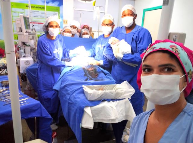 nascimento de mayla primeira criança a nascer em 2024 no hospital da mulher em Feira de Santana