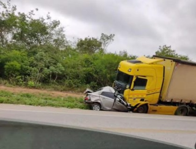 acidente na br-116 no centro sul baiano - carreta e carro ft blog do anderson