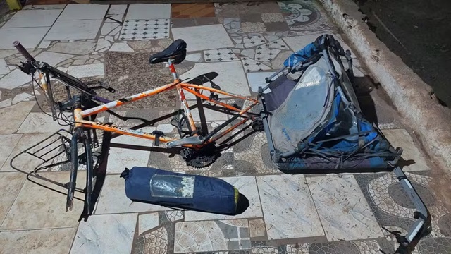 Bicicleta e pertences da venezuelana encontrados no interior do Amazonas ft Francisco Carioca