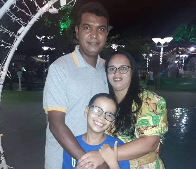 Erivaldo, Tatiane e Emanuel morreram no acidente entre ônibus de turismo e caminhão na Bahia
