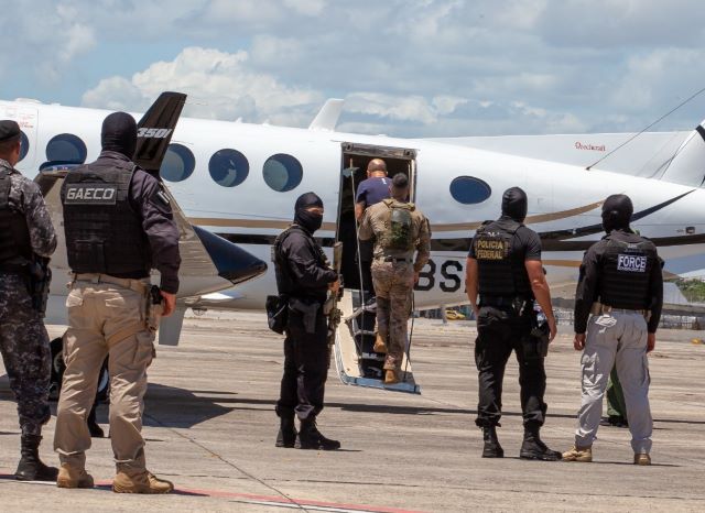 PMs presos na 'Operação El Patron' são transferidos para presídio federal 