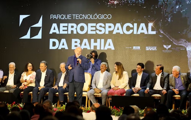 Lula assina acordo de criação do Parque Tecnológico Aeroespecial da BA