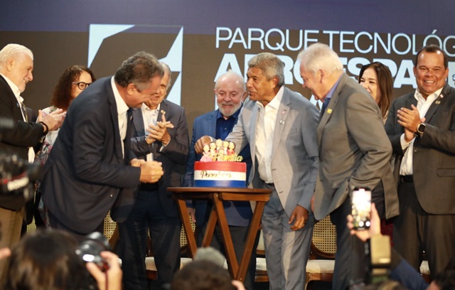 Lula assina acordo de criação do Parque Tecnológico Aeroespecial da BA4