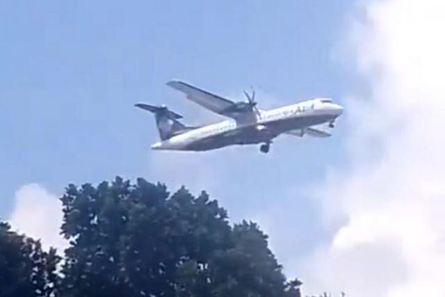 Avião é filmado pousando com motor desligado ao ter voo desviado para Maceió