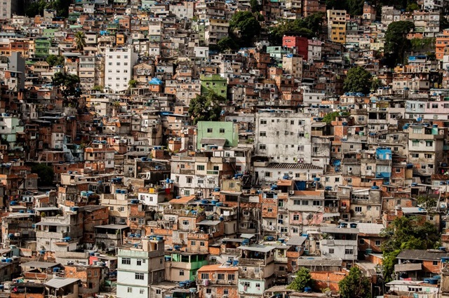 favelas - comunidades - freepik - wirestock
