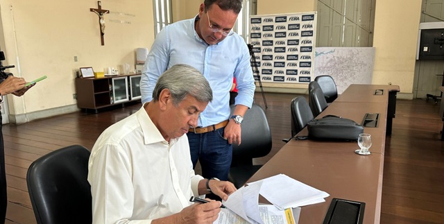 Prefeito Colbert Martins e secretário Alexandre Monteiro acordo de cooperação técnica do projeto Mais Previdência Brasil