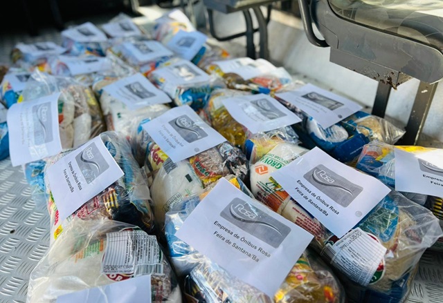 Empresa Rosa doa cestas básicas ao município de Feira