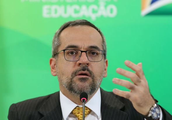 Ex-ministro da Educação é exonerado da Unifesp por faltas injustificadas