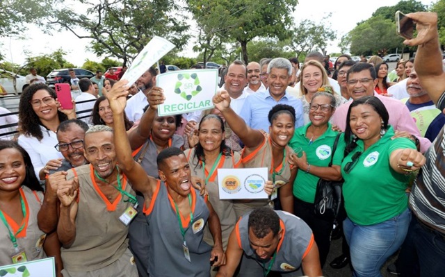 Governo da Bahia entrega equipamentos para cooperativas de material reciclável3