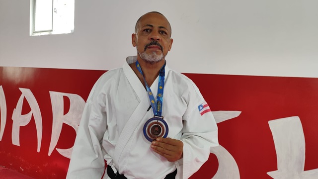 José Roberto Alves - atleta de Karatê feirense - campeonato mundial de Karatê