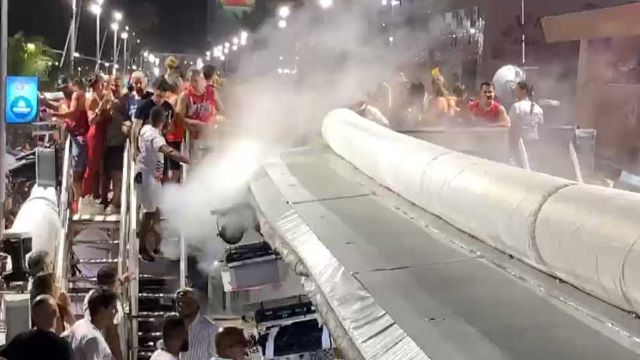 Tubo de gás carbônico explode durante desfile de Ivete Sangalo no carnaval de Salvador