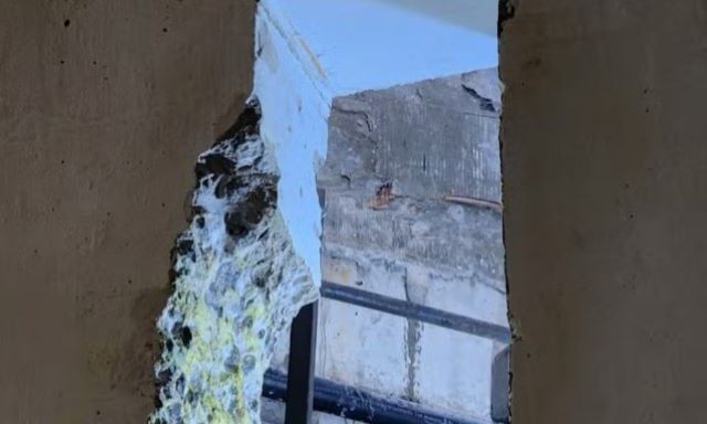 Buraco na parede da cela de onde saíram fugitivos do presídio de segurança máxima de Mossoró