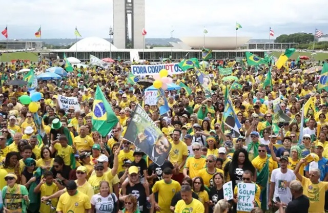 Português diz ter sido retido no aeroporto de Guarulhos; ele veio ao Brasil para o ato pró-Bolsonaro