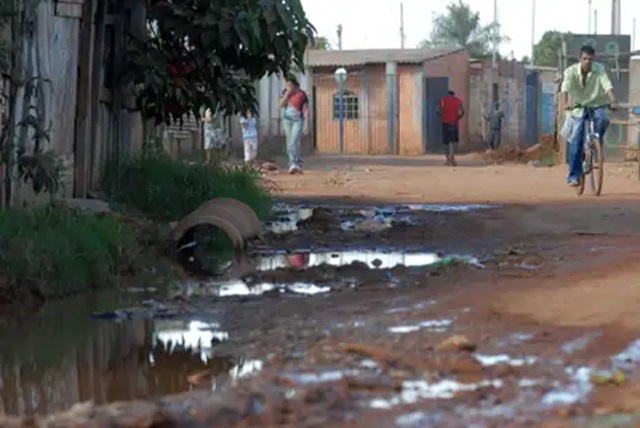 periferia - favela - falta de saneamento