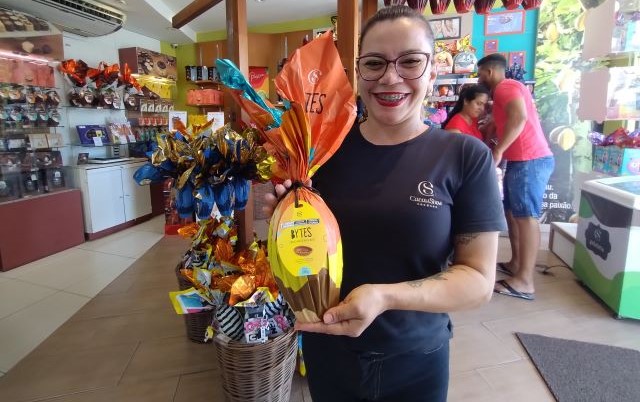 Tamires Lima, gerente de uma loja de chocolates