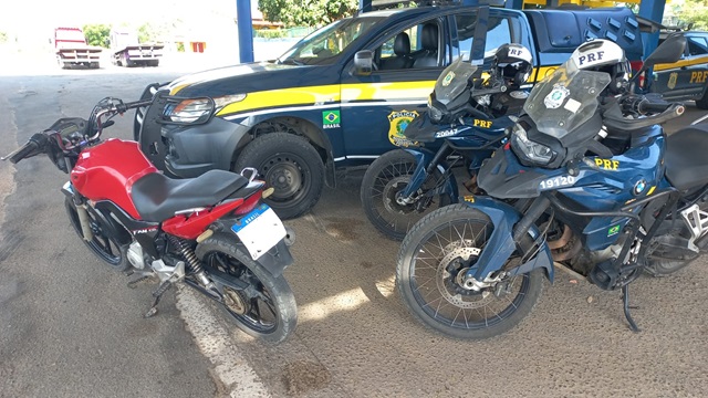 PRF prende suspeitos de praticar assaltos e apreende motocicleta roubada